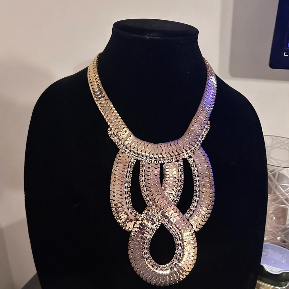 Elegant Gold Statement Necklace